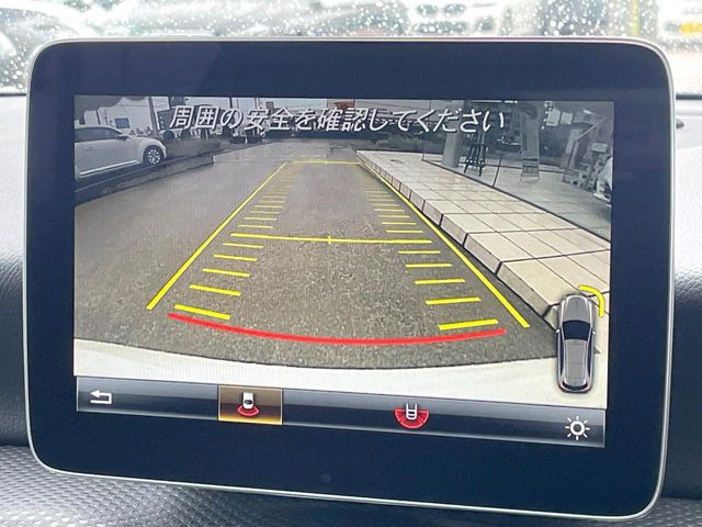 ●ガイドライン付きバックカメラ:不安な駐車もこれで安心!ガイドライン付きなので狭い箇所での駐車もラクラクです!