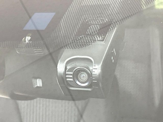【ドライブレコーダー】ドライブレコーダー装備!走行中はもちろん、あおり運転や事故に遭遇した際、映像で記録し、万一のリスクに備えます。※記録用SDカードはお客様ご自身でご準備いただく必要があります。