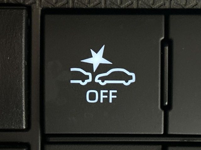 【スマートアシスト】走行中に前方の車両等を認識し、衝突しそうな時は警報とブレーキで衝突回避と被害軽減をアシスト。より安全にドライブをお楽しみいただけます。