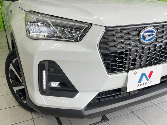 【シーケンシャルターンランプ付きLEDヘッドライト】人気の『流れるウィンカー』付きのLEDヘッドライトを装備♪高級感はもちろん、点灯時は存在感たっぷりで他車からも認識されやすく安心です。