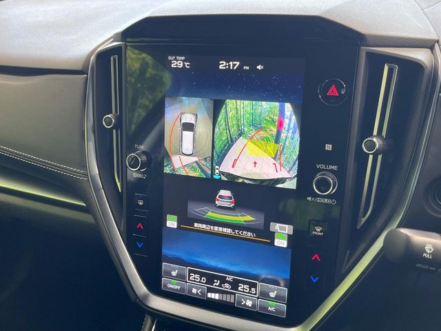 【マルチテレインモニター】車のフロントやサイドのカメラ画像を同時にモニター表示することで、悪路や狭い道を走行時でも周囲の状況確認ができ安心!本格SUVにうれしい装備です♪