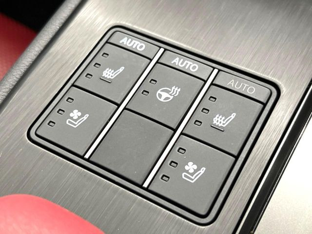 【シートヒーター&ベンチレーション】夏場は涼しい風でお尻や背中の熱やムレを防ぎ、冬はエアコンよりも早く温まってポカポカに!季節を問わず快適に過ごせます。