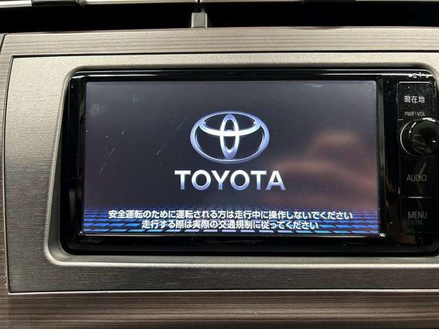 【純正SDナビ】FM&AMを聴くことは勿論のこと!!CD&DVD再生可能で地デジTVの視聴も可能な多機能ナビでドライブも快適ですよ☆