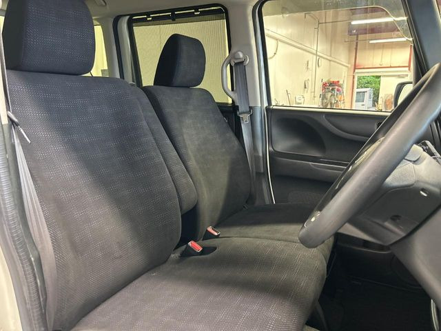 運転席シート廻りは使用感も少なく、良好な状態となっています。丁寧に使われていたことがよくわかりますね。