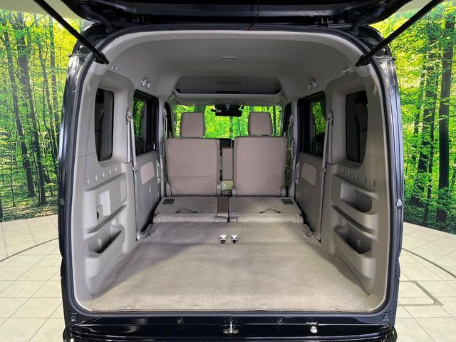 普段のお買い物や通勤、送迎等に十分な荷室スペースを確保しております。セカンドシートを倒すと、大きな荷物の積載も可能です♪