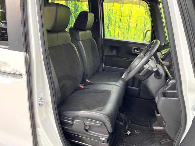 運転席シート廻りは使用感も少なく、良好な状態となっています。前オーナー様が丁寧に使っていたことがよくわかりますね。