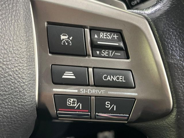 【全車速追従機能付クルーズコントロール】高速道路での長距離走行が楽に!!自動で速度を保つクルーズコントロールが、衝突軽減システムと連携し、前方の車両を感知して車間を保つように速度調節してくれます!!