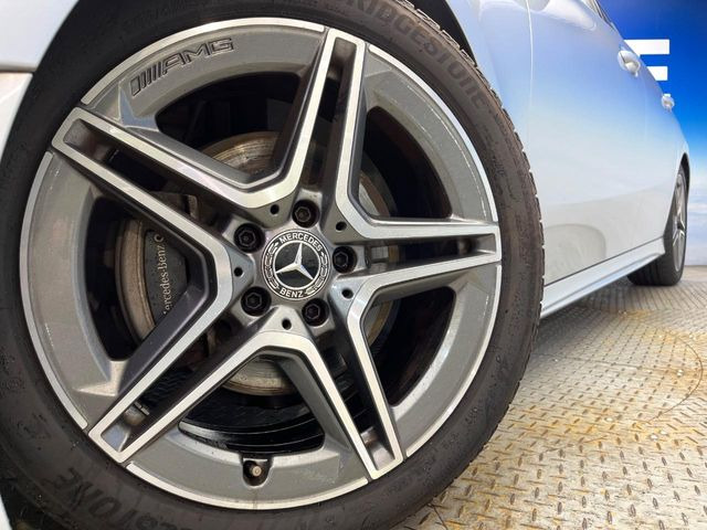 ●純正18インチアルミホイール:輸入車ならではの卓越した走りを支えるホイールと足回りです!日本車の走りに慣れている方にもぜひ体感して頂きたいほど、高いレベルでまとまっています!
