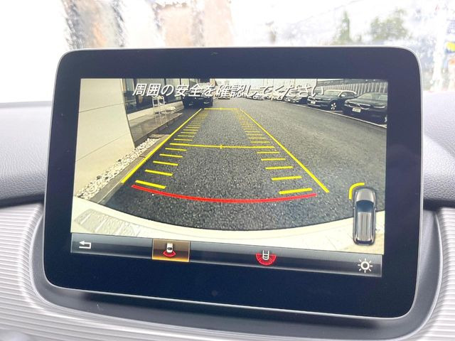 ●バックカメラ:便利な【バックカメラ】で安全確認もできます。駐車が苦手な方にもオススメな便利機能です。