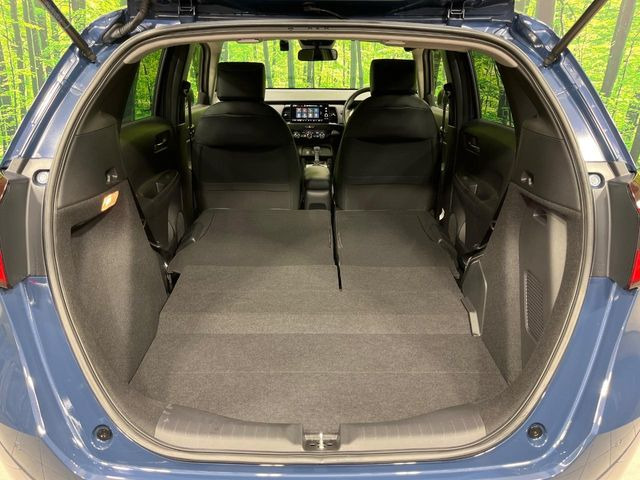 普段のお買い物や通勤、送迎等に十分な荷室スペースを確保しております。セカンドシートを倒すと、大きな荷物の積載も可能です♪