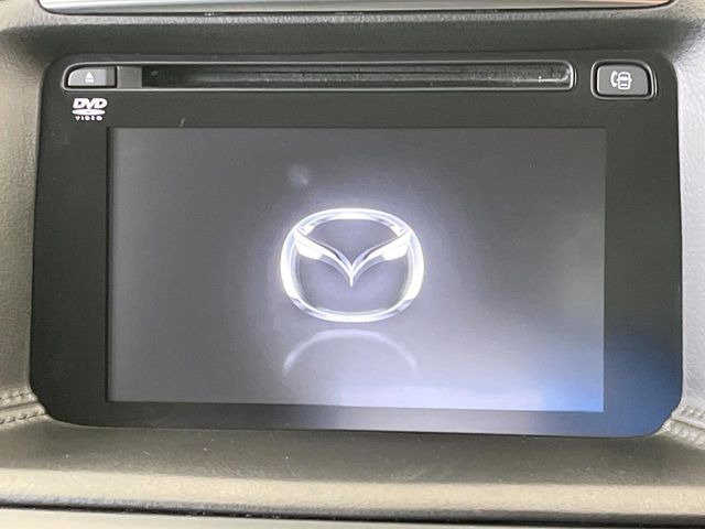 【マツダコネクトナビ】車内の雰囲気にマッチした一体型タイプのナビ。各種車輌設定やBluetooth再生等、様々な機能が楽しめます。直感的なダイヤル操作が可能で、使い勝手も良好です。