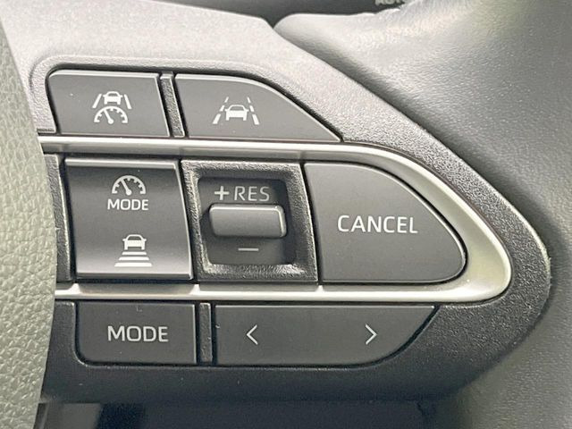 【レーダークルーズコントロール】高速道路での長距離走行が楽に!!自動で速度を保つクルーズコントロールが、衝突軽減システムと連携し、前方の車両を感知して車間を保つように速度調節してくれます!!