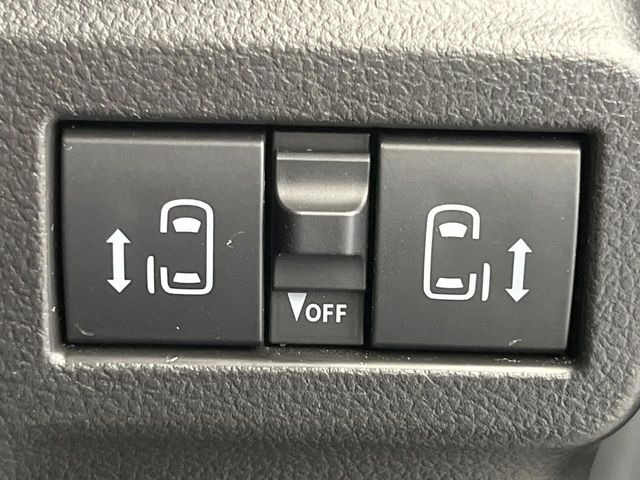 【両側パワースライドドア】スマートキーや運転席のスイッチで後席両側スライドドアの開閉が可能♪電動だから力を入れてドアを開ける必要が無く、小さなお子様でも簡単に開け閉めでき快適です♪