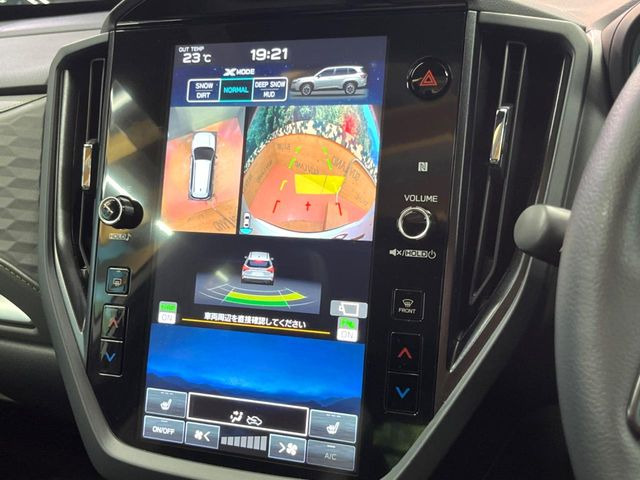 【マルチテレインモニター】車のフロントやサイドのカメラ画像を同時にモニター表示することで、悪路や狭い道を走行時でも周囲の状況確認ができ安心!本格SUVにうれしい装備です♪