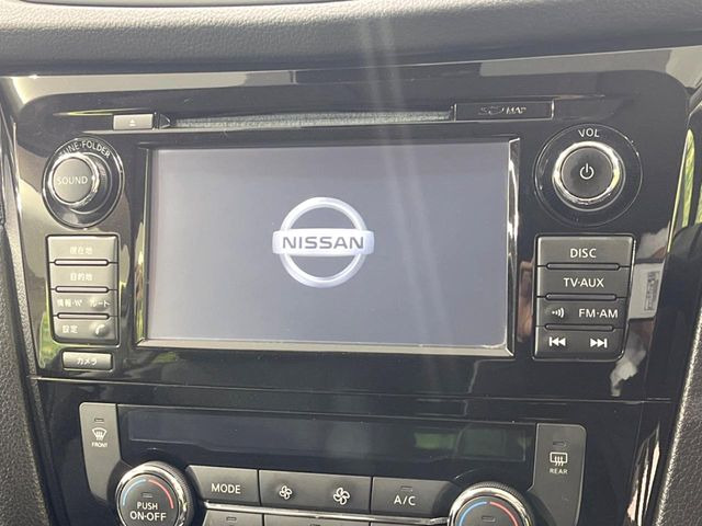 【メーカー純正ナビ】インテリアに溶け込むスタイリッシュな「専用設計」メーカーナビを装備♪視認性や操作性など基本性能にも優れ、より上質なカーライフをお楽しみいただけます。