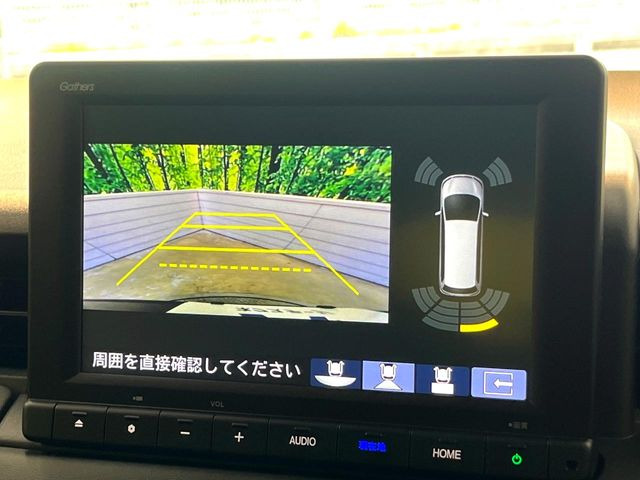 【バックカメラ】駐車時に後方がリアルタイム映像で確認できます。大型商業施設や立体駐車場での駐車時や、夜間のバック時に大活躍!運転スキルに関わらず、今や必須となった装備のひとつです!