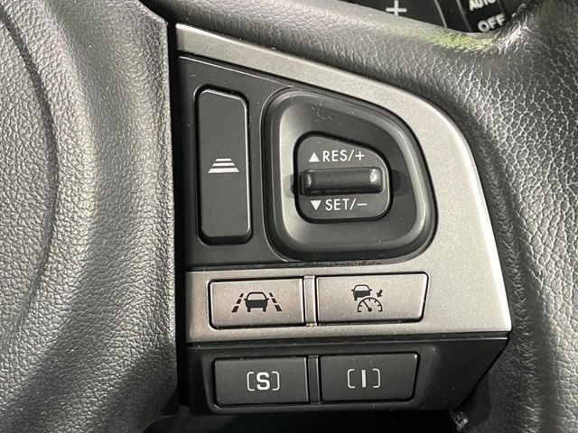 【全車速追従機能付クルーズコントロール】高速道路での長距離走行が楽に!!自動で速度を保つクルーズコントロールが、衝突軽減システムと連携し、前方の車両を感知して車間を保つように速度調節してくれます!!