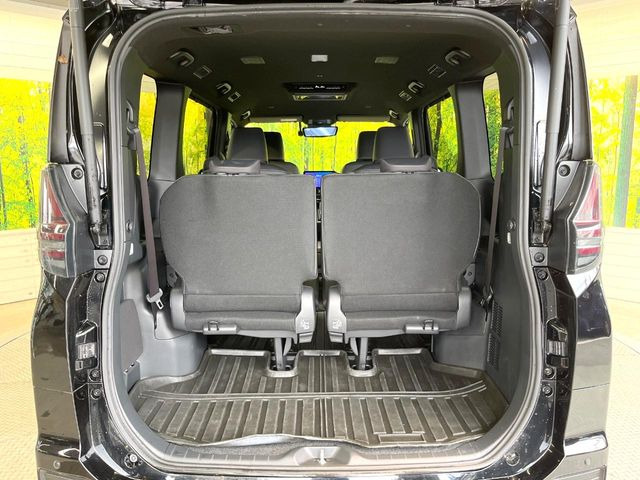 普段のお買い物や通勤、送迎等に十分な荷室スペースを確保しております。セカンドシートを倒すと、大きな荷物の積載も可能です♪