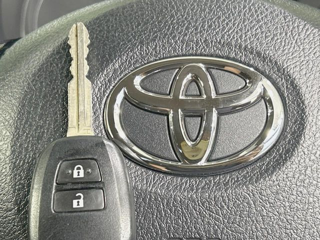 【キーレス】少し離れた場所からでもボタン一つでドアの開錠・施錠ができるのでとっても便利!ドアの鍵穴周りに傷をつけることもありません♪