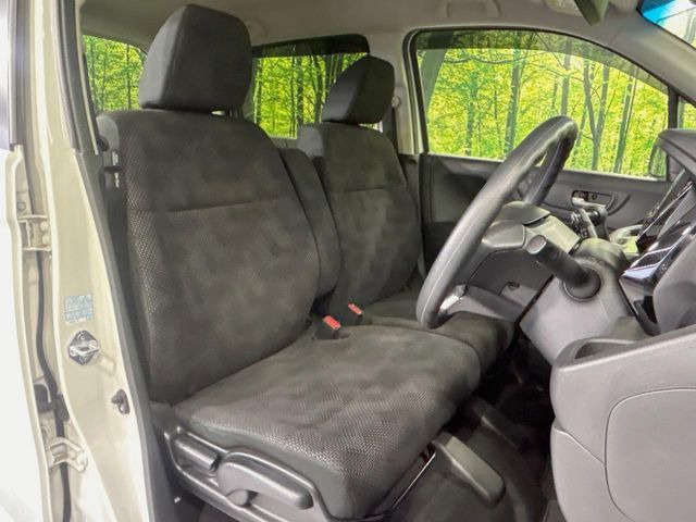 運転席シート廻りは使用感も少なく、良好な状態となっています。丁寧に使われていたことがよくわかりますね。