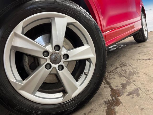 ●純正17インチアルミホイール:輸入車ならではの卓越した走りを支えるホイールと足回りです!日本車の走りに慣れている方にもぜひ体感して頂きたいほど、高いレベルでまとまっています!
