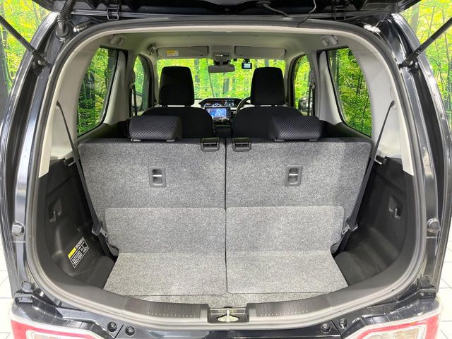普段のお買い物や通勤、送迎等に十分な荷室スペースを確保しております。セカンドシートを倒すと、大きな荷物の積載も可能です♪