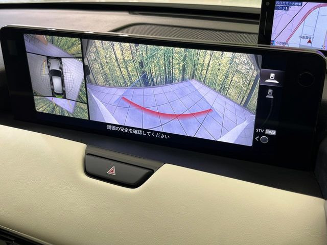 【360&deg;ビューモニター】専用のカメラにより、上から見下ろしたような視点で360度クルマの周囲を確認することができます☆死角部分も確認しやすく、狭い場所での切り返しや駐車もスムーズに行えます。
