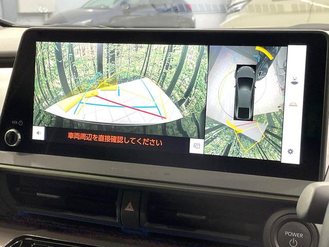 【パノラミックビューモニター】専用のカメラにより、上から見下ろしたような視点で360度クルマの周囲を確認することができます☆死角部分も確認しやすく、狭い場所での切り返しや駐車もスムーズに行えます。
