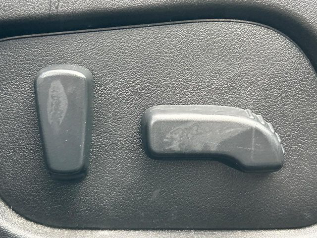 【パワーシート】スイッチ一つで簡単にシートの微調整が可能!電動だから力もいりません!快適なシートポジションにセットして、快適なドライブをお楽しみください。