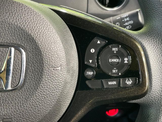 【アダプティブクルーズコントロール】高速道路での長距離走行が楽に!!自動で速度を保つクルーズコントロールが、衝突軽減システムと連携し、前方の車両を感知して車間を保つように速度調節してくれます!!