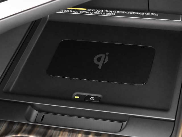 オプション【置くだけ充電器】搭載車両です!!ケーブル要らずで置くだけで充電できる人気の装備です!!