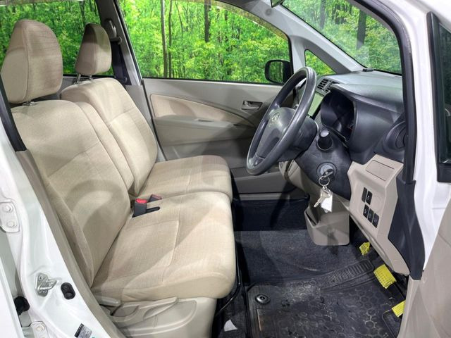 運転席シート廻りは使用感も少なく、良好な状態となっています。丁寧に使われていたことがよくわかりますね。