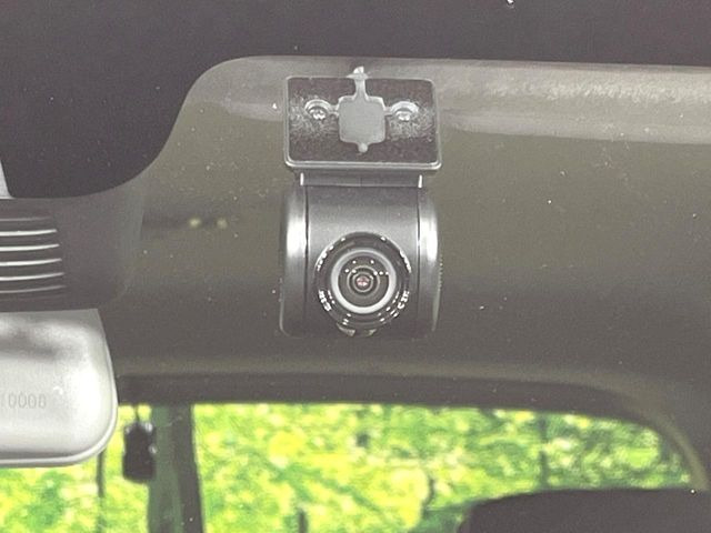 【ドライブレコーダー】ドライブレコーダー装備!走行中はもちろん、あおり運転や事故に遭遇した際、映像で記録し、万一のリスクに備えます。※記録用SDカードはお客様ご自身でご準備いただく必要があります。