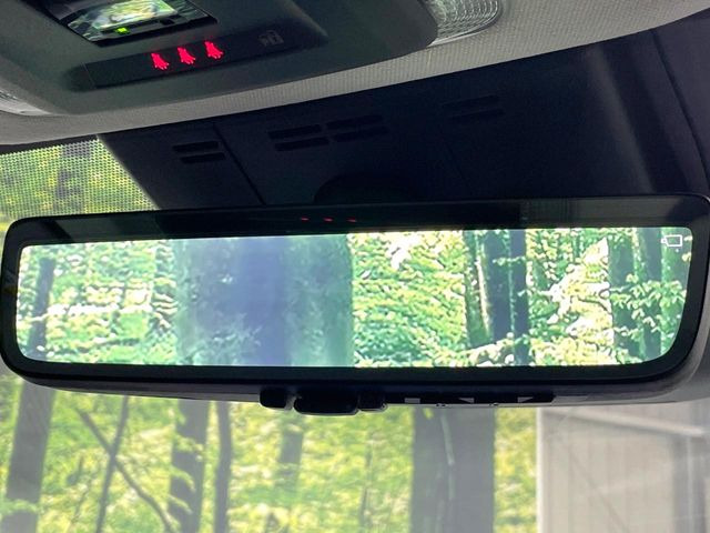 【デジタルインナーミラー】後席の大きな荷物や同乗者で後方が確認しづらい時でも安心!カメラが撮影した車両後方の映像をルームミラー内に表示。クリアな視界で状況の確認が可能です!