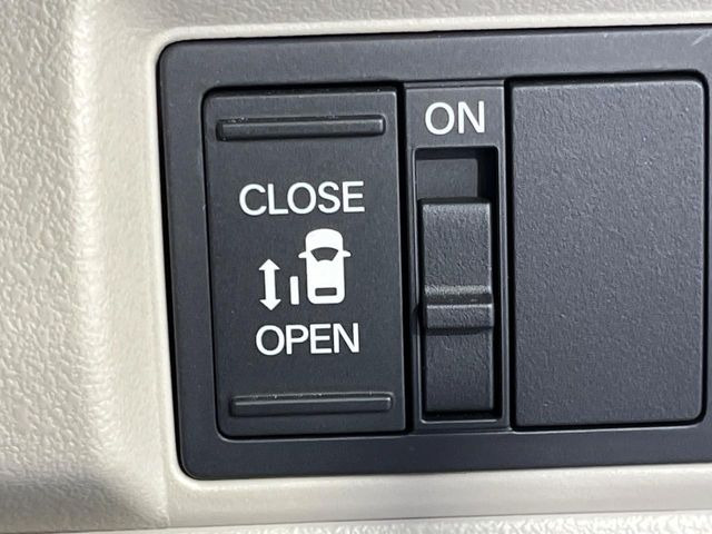 【パワースライドドア】スマートキーや運転席のスイッチでスライドドアの開閉が可能♪電動だから力を入れてドアを開ける必要が無く、小さいお子様でも、重い荷物を持っている時もラクに開け閉めできます♪