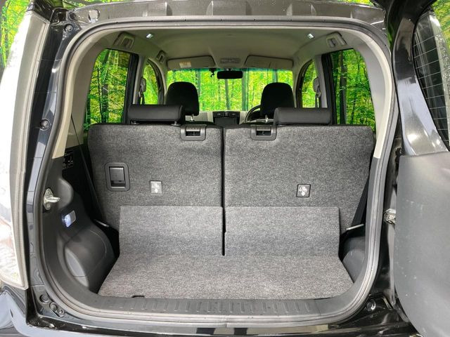 積み下ろしのしやすいデッキにはたっぷりと荷物を積み込んでいただけます。遊びから仕事まで、様々なシーンで頼れます♪