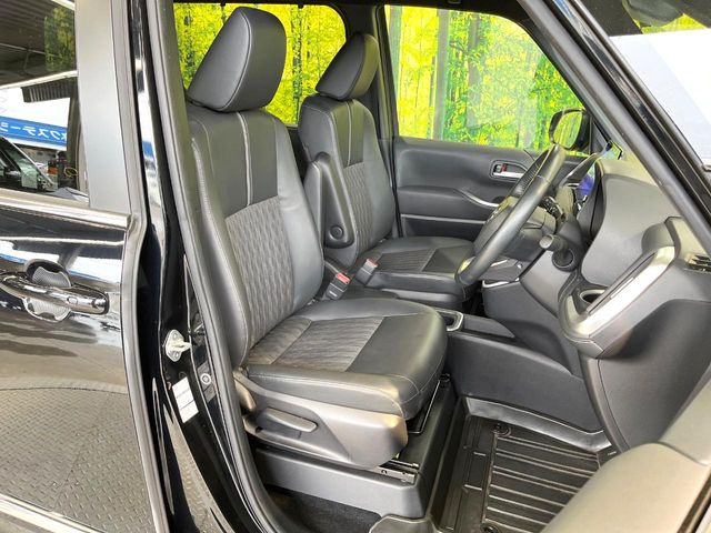 運転席シート廻りは使用感も少なく、良好な状態となっています。前オーナー様が丁寧に使っていたことがよくわかりますね。
