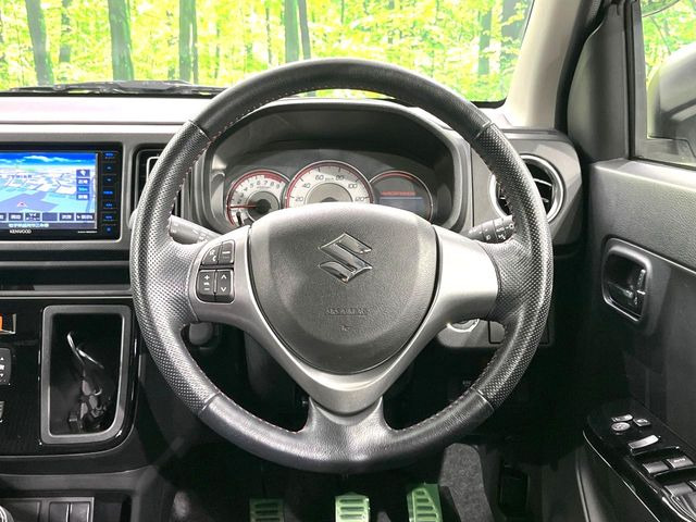 【純正革巻きステアリング】上質な革を使用することで、手にしっかり馴染みとても運転しやすいハンドルです♪