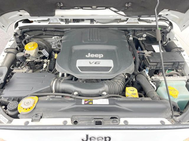 ●当店では、各メーカーの専用診断テスターを導入。国家資格を持つテクニカルスタッフも常駐しておりますので、万が一の際にも安心してご利用いただけます。