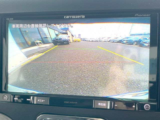 ●ガイドライン付きバックカメラ:不安な駐車もこれで安心!ガイドライン付きなので狭い箇所での駐車もラクラクです!