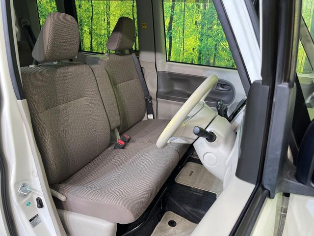 運転席シート廻りは使用感も少なく、良好な状態となっています。丁寧に使われていたことがよくわかりますね。