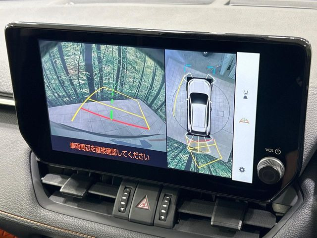 【パノラミックビューモニター】専用のカメラにより、上から見下ろしたような視点で360度クルマの周囲を確認することができます☆死角部分も確認しやすく、狭い場所での切り返しや駐車もスムーズに行えます。