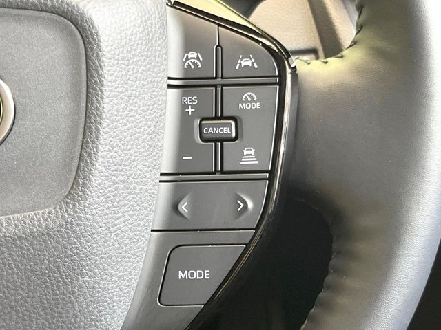 【レーダークルーズコントロール】高速道路での長距離走行が楽に!!自動で速度を保つクルーズコントロールが、衝突軽減システムと連携し、前方の車両を感知して車間を保つように速度調節してくれます!!
