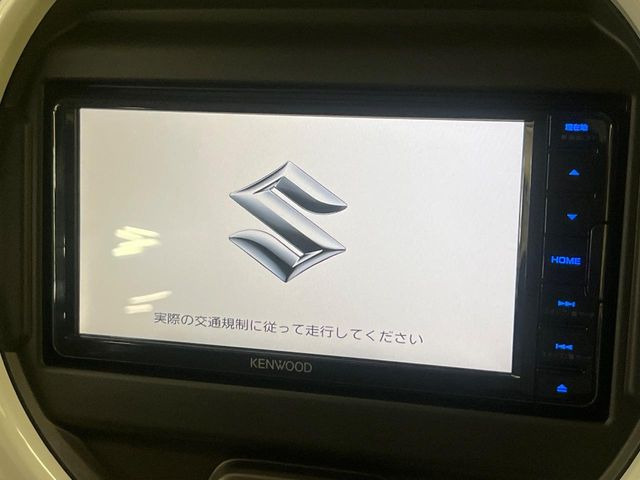 【純正ナビ】人気の純正ナビを装備しております。ナビの使いやすさはもちろん、オーディオ機能も充実!キャンプや旅行はもちろん、通勤や買い物など普段のドライブも楽しくなるはず♪