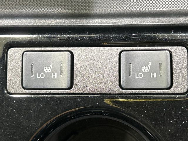 【シートヒーター】寒い日に重宝するシートヒーター!エアコンより早く温まってくれるので寒がりの人も安心ですね♪エアコンの温風は乾燥するから苦手、という方にもをおすすめです。