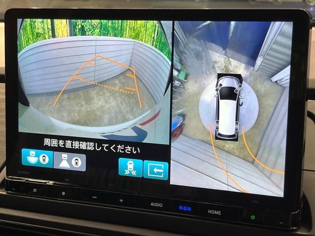 【マルチビューカメラシステム】専用のカメラにより、上から見下ろしたような視点で360度クルマの周囲を確認することができます☆死角部分も確認しやすく、狭い場所での切り返しや駐車もスムーズに行えます。