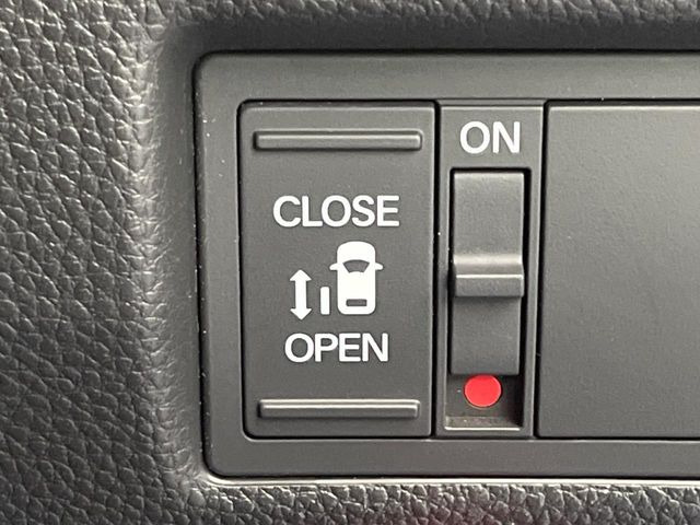 【パワースライドドア】スマートキーや運転席のスイッチでスライドドアの開閉が可能♪電動だから力を入れてドアを開ける必要が無く、小さいお子様でも、重い荷物を持っている時もラクに開け閉めできます♪
