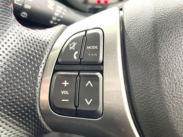 【ステアリングスイッチ】運転中、前方から目線をそらすことなく、オーディオ等の操作が可能な便利機能!安心&快適なドライブを演出してくれます♪
