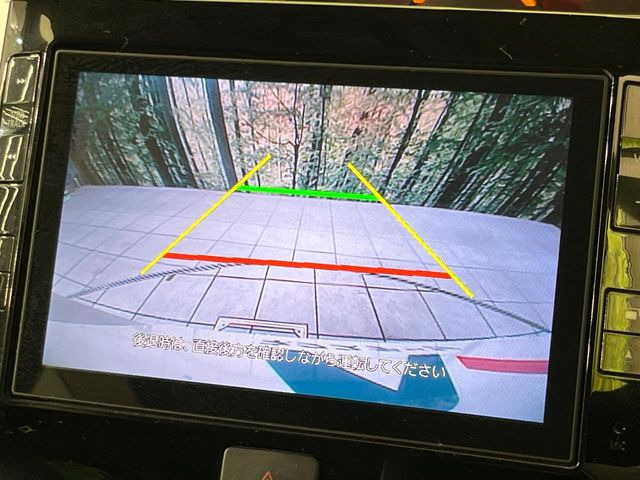 【バックカメラ】駐車時に後方がリアルタイム映像で確認できます。大型商業施設や立体駐車場での駐車時や、夜間のバック時に大活躍!運転スキルに関わらず、今や必須となった装備のひとつです!