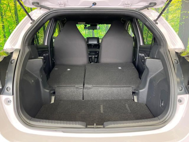 普段のお買い物や通勤、送迎等に十分な荷室スペースを確保しております。セカンドシートを倒すと、大きな荷物の積載も可能です♪